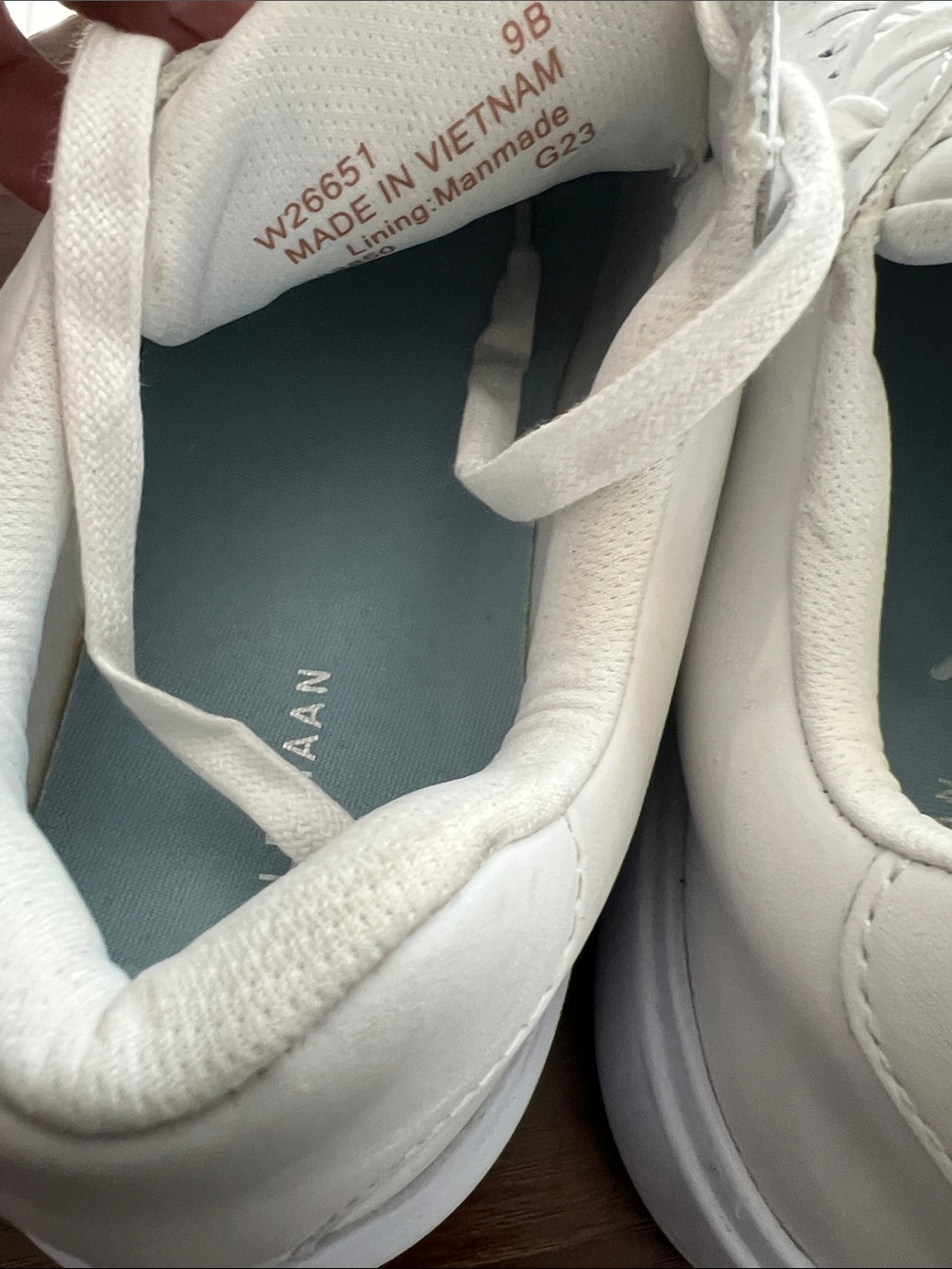 Cole Haan Women’s White Leather Classic Low-Top Sneakers. Excellent Condition. 9 - Picture 6 of 6